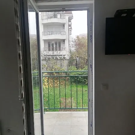 Apartment Garden House Vozdivac